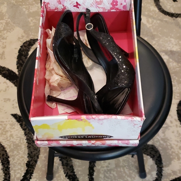 Shoes - Picture 4 of 4